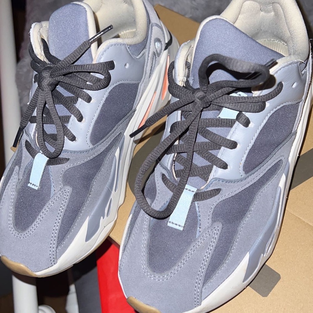 Yeezy 700 Magnet